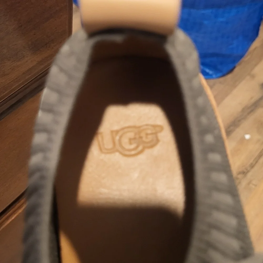 UGG Women's Sidney Sneaker USA OLIVE GREEN Knit Mesh Size 7.5